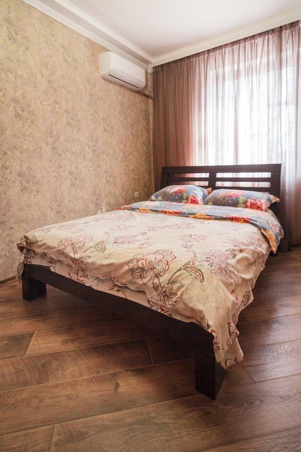 Apartment In Deribasovskay Street 20 Одесса Экстерьер фото